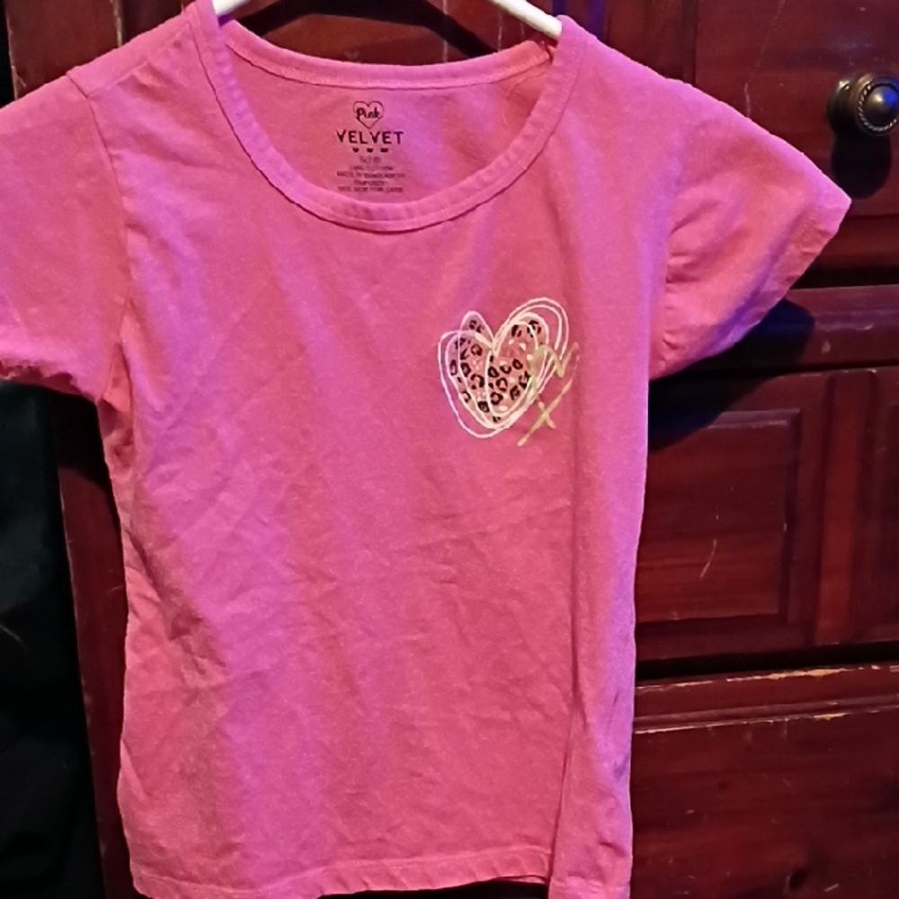 !!.                Girls S 7/8 Tee with Heart Graphic